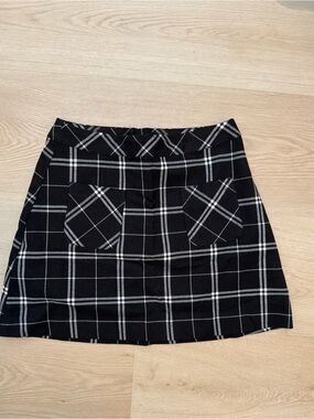 H&M Black and White Plaid Mini Skirt with Front Patch Pockets